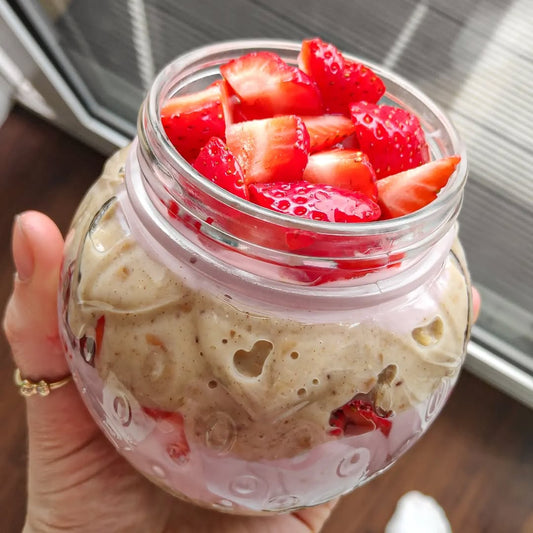 Strawberry Lover’s Dream: Chunky Overnight Oats in a Jar 🍓